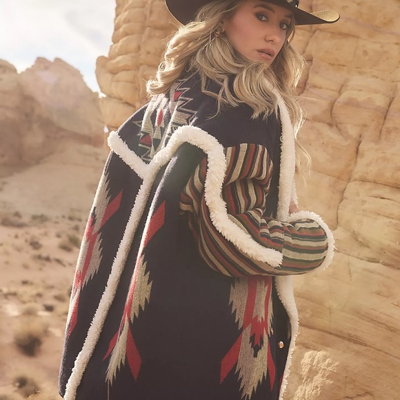 WRANGLER X LAINEY WILSON WOMEN'S SOUTHWEST COAT size M NWT - Picture 3 of 15